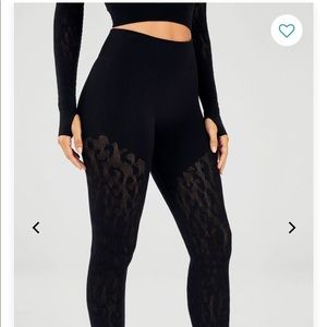 Black leopard sculpt knit leggings